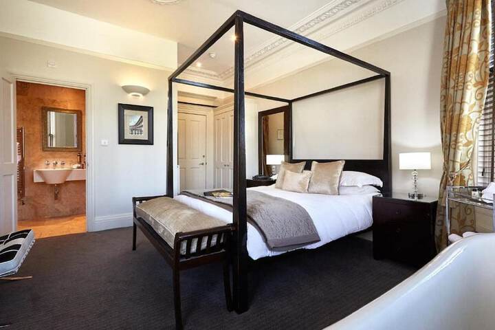 Room 25 of 53