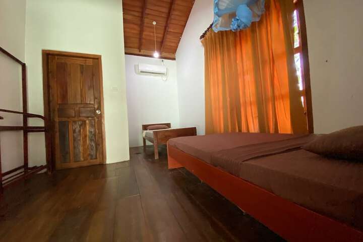 Room 8 of 32