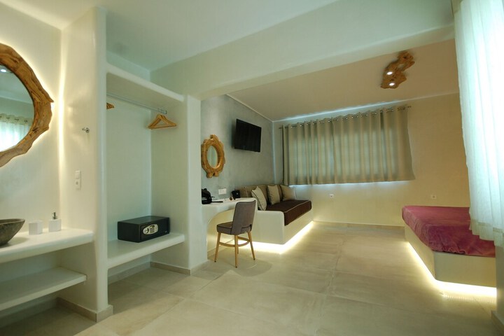 Room 21 of 53