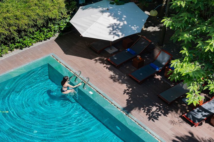 Pool 42 of 87