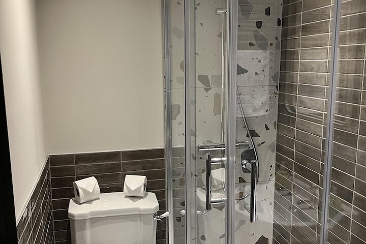 Room 6 of 30