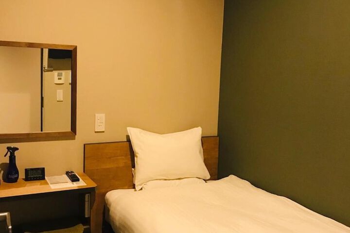 Room 18 of 35