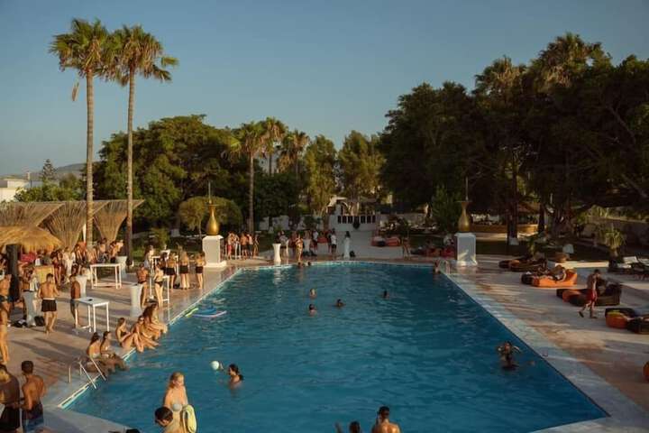 Pool 65 of 88