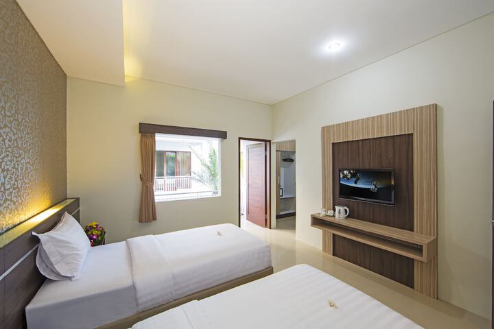 Room 13 of 104