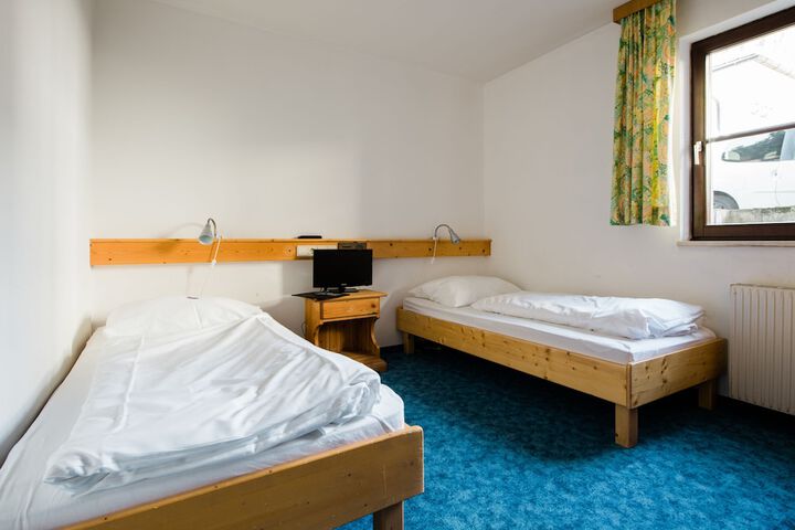 Room 10 of 26