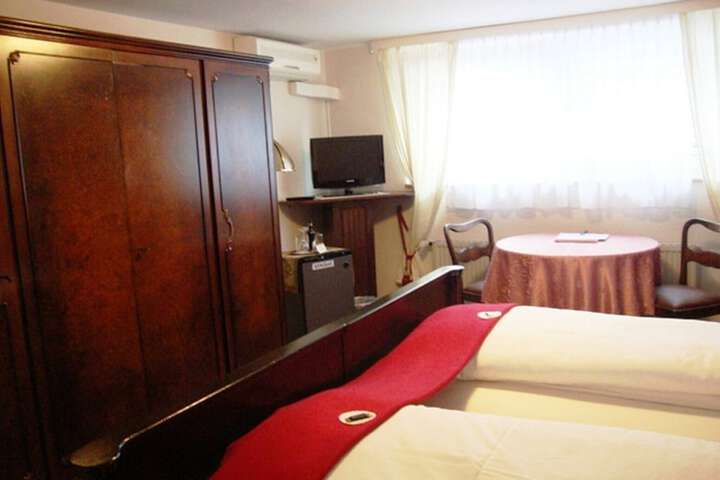 Room 25 of 49