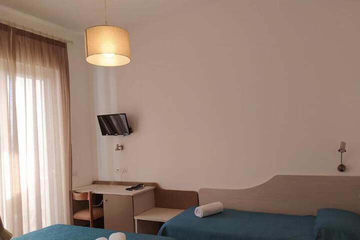 Room 7 of 25