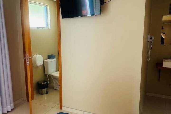 Room 11 of 32