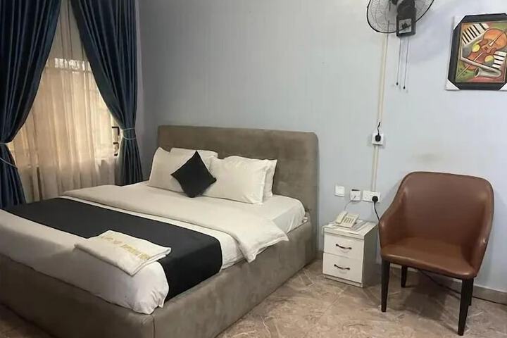 Room 8 of 76