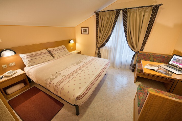 Room 5 of 30