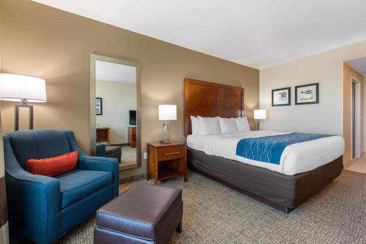 Standard Room, King or Two Doubles (2 of 2)