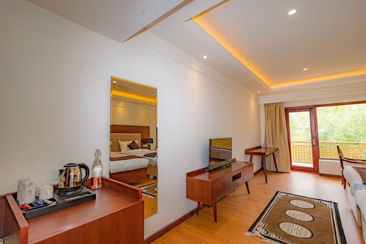 Room 12 of 25