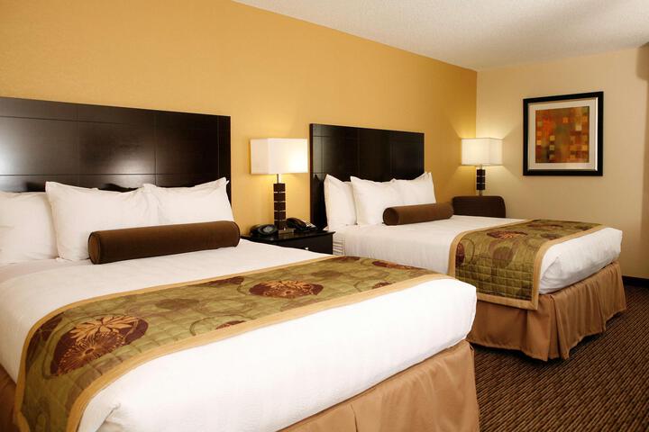 2 Queen Beds Microwave, Refrigerator WiFi Full Breakfast (6 of 8)