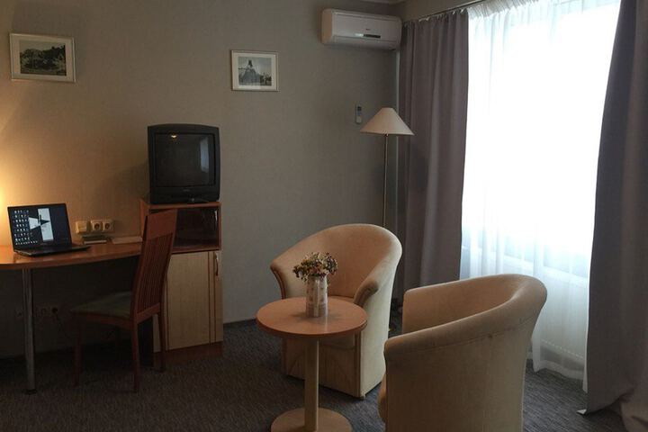 Room 11 of 36