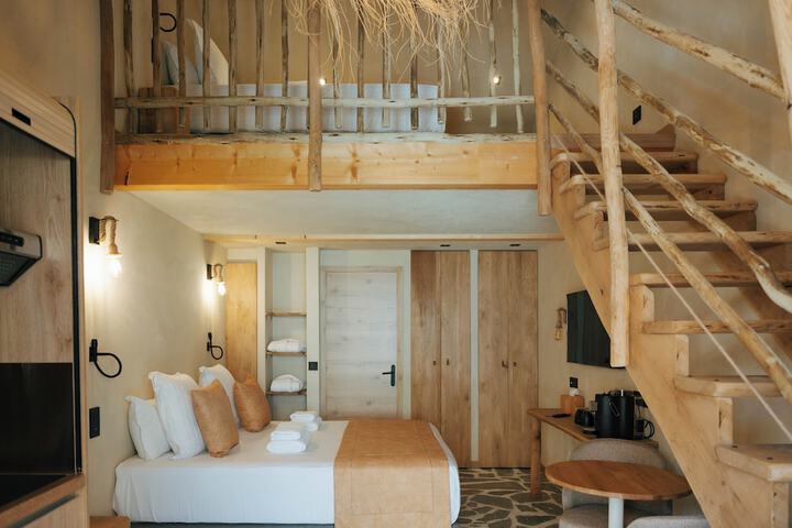 Room 28 of 103