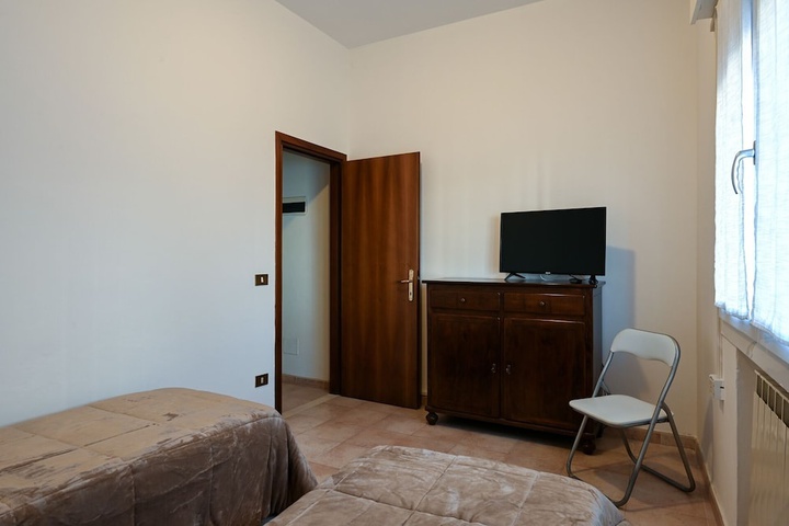 Room 4 of 11