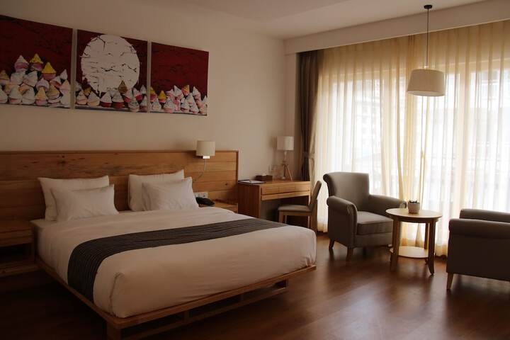 Room 5 of 18