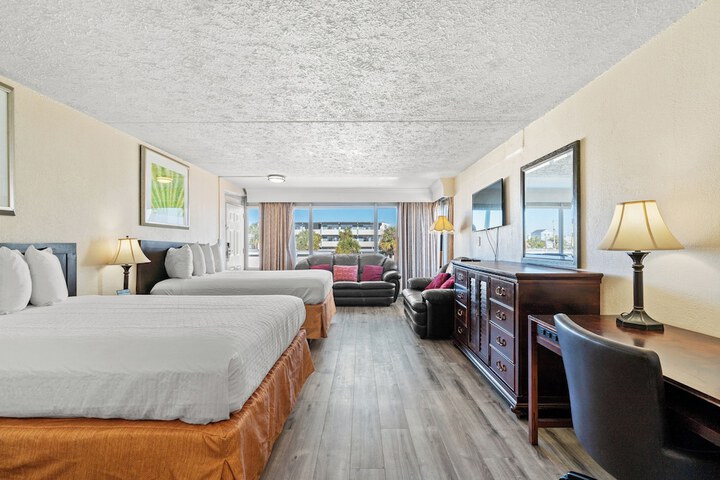 Room 10 of 33