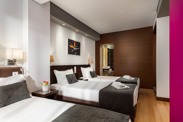 Room 32 of 66