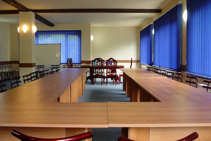 Business Center 4 of 9