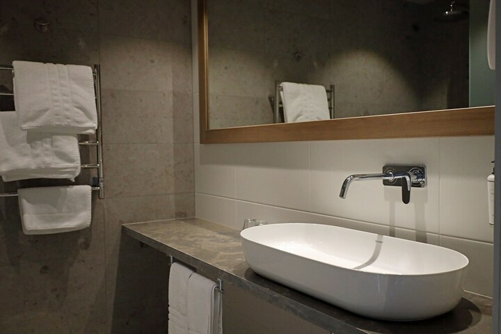 Room 40 of 145