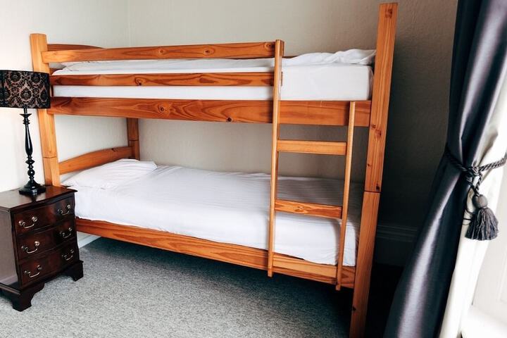 Room 25 of 39