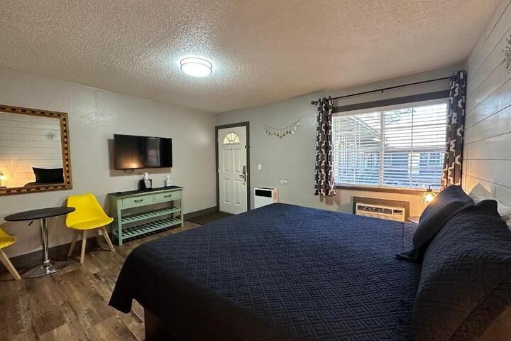 Room 4 of 20