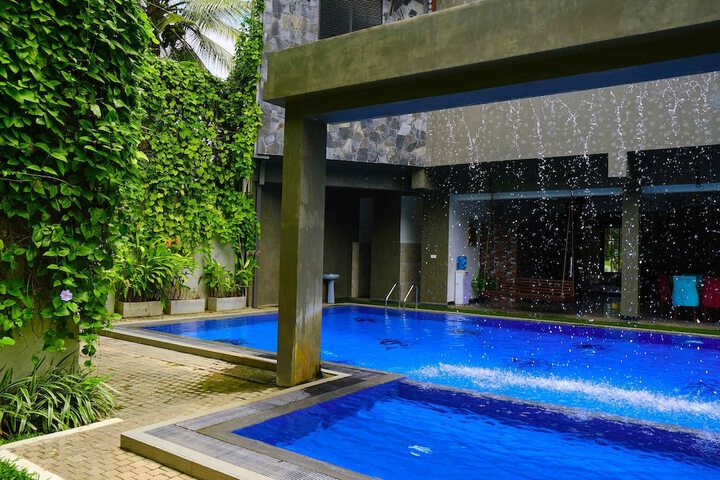Pool 29 of 44