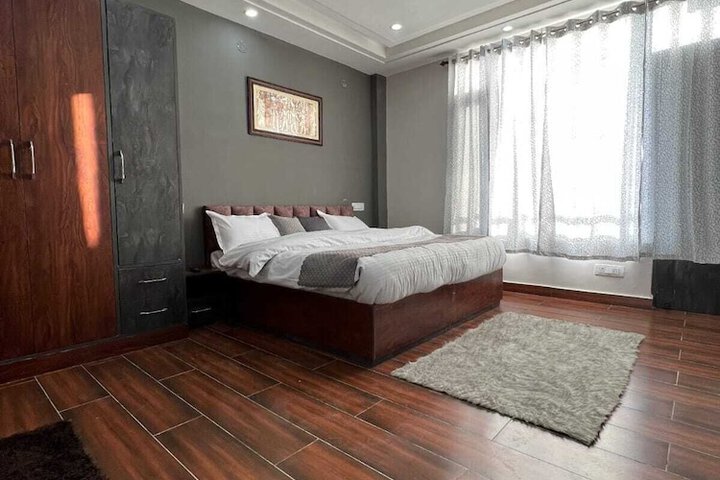 Room 2 of 20