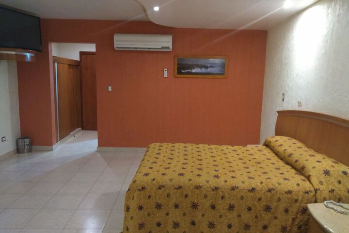 Room 8 of 32