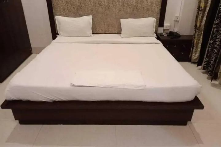 Room 2 of 8