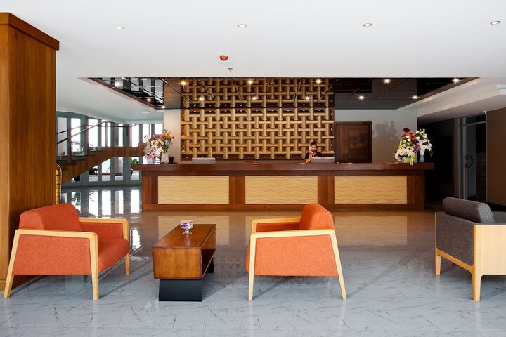 Entrance & Lobby
