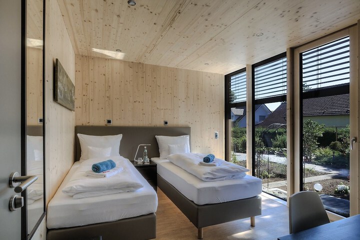 Room 2 of 65