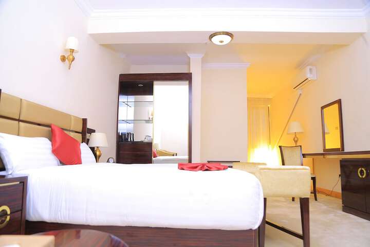 Room 7 of 27
