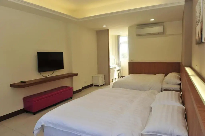 Room 6 of 14