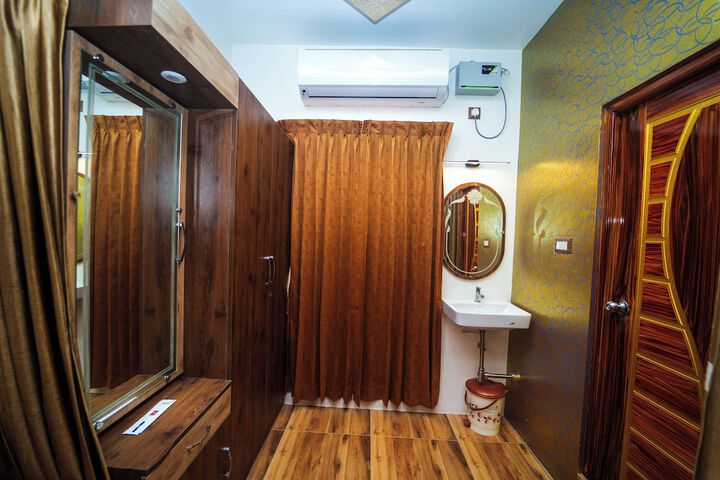 Room 8 of 27