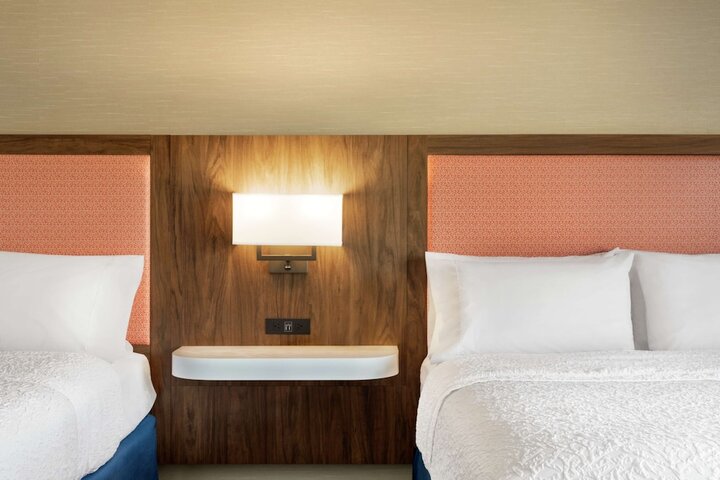 2 Queen Beds Hearing Accessible (5 of 14)