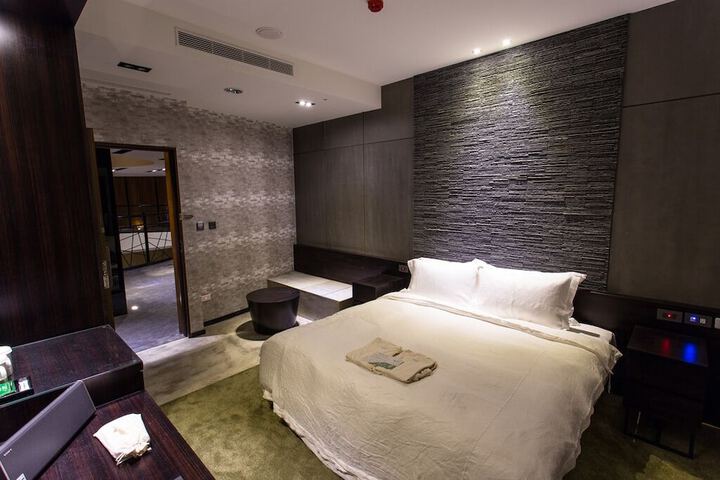 Room 33 of 89
