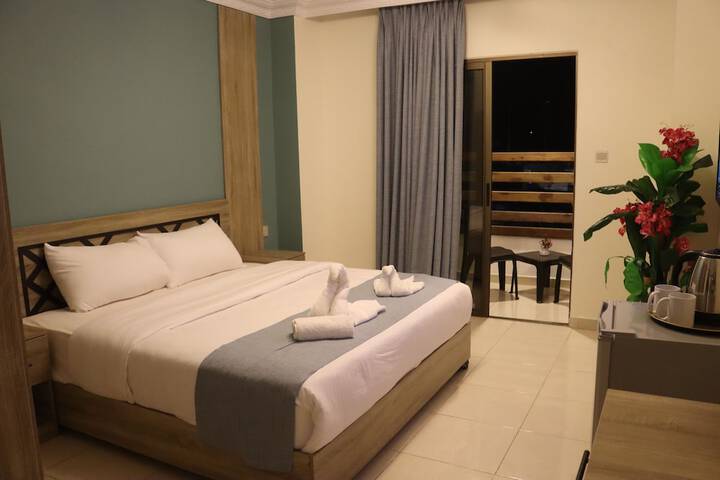 Room 4 of 9