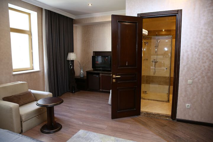 Room 90 of 122