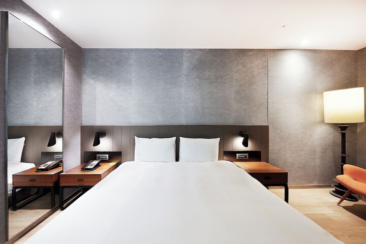 Room 33 of 72
