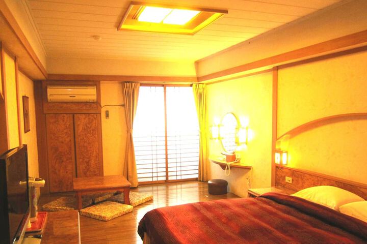 Room 4 of 17