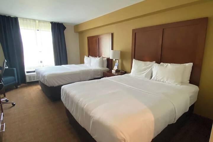 2 Queen Beds (2 of 4)