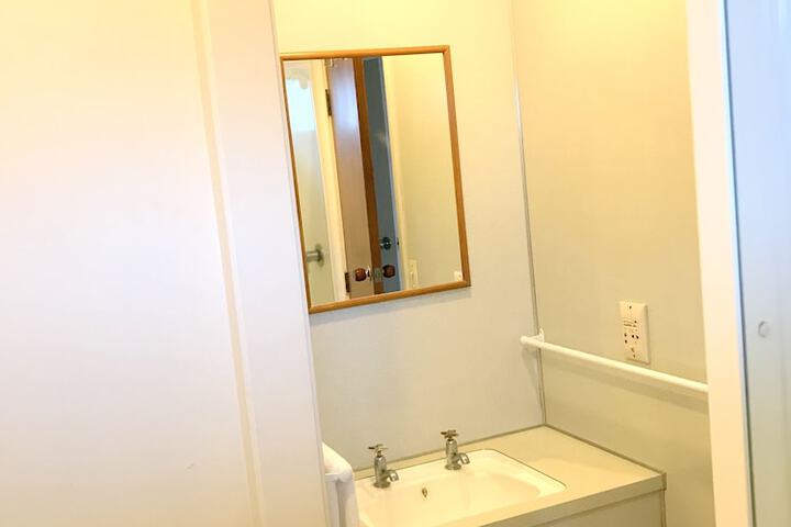 Room 52 of 69