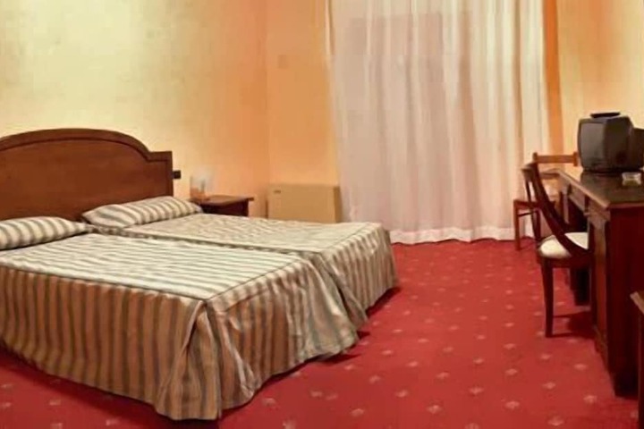 Room 7 of 31