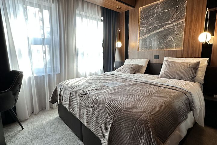 Room 4 of 64