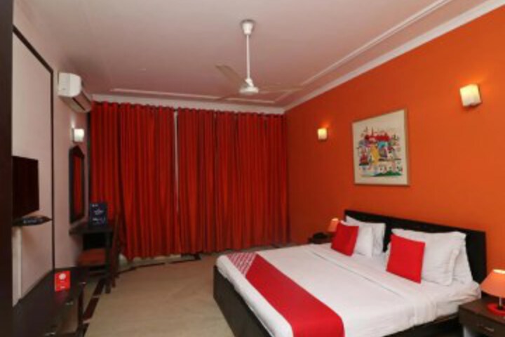 OYO 79900 Q plaza