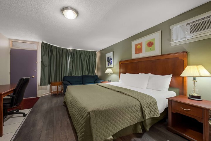Room 7 of 38