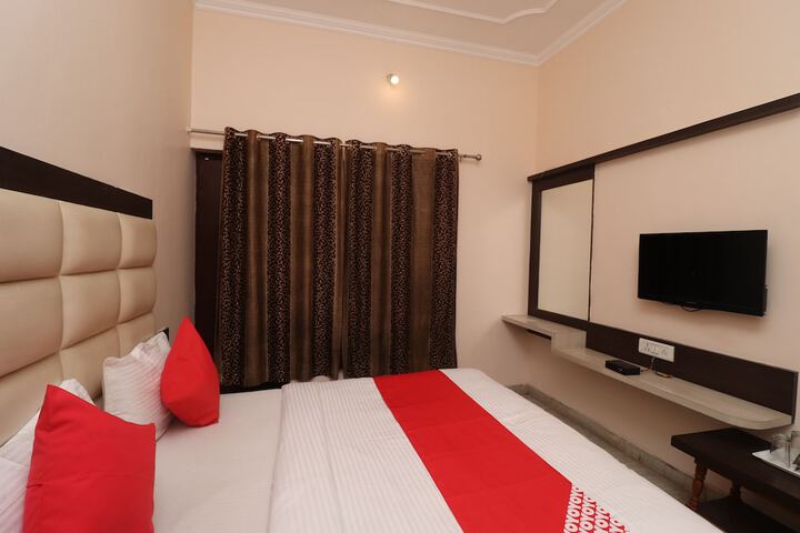 Room 21 of 34
