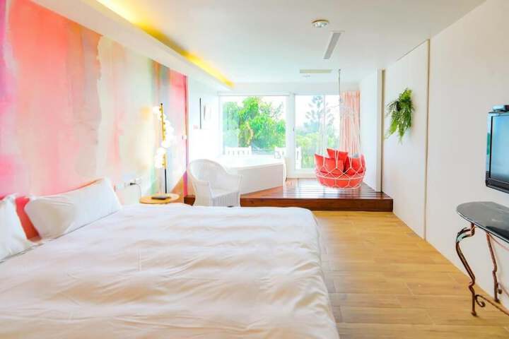 Room 3 of 76